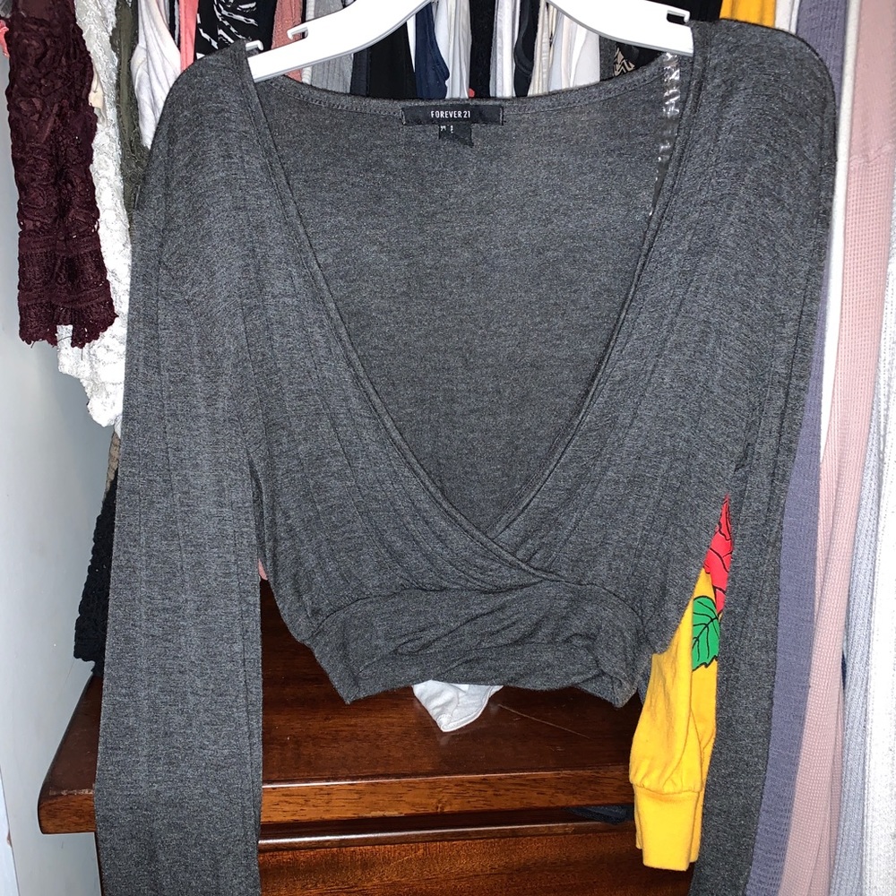 Forever 21 surplice gray long sleeve crop top
